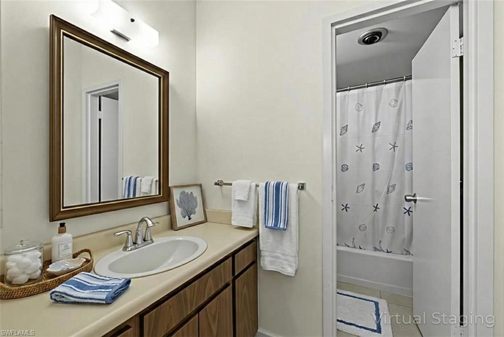 140 Seaview CT # 1704S