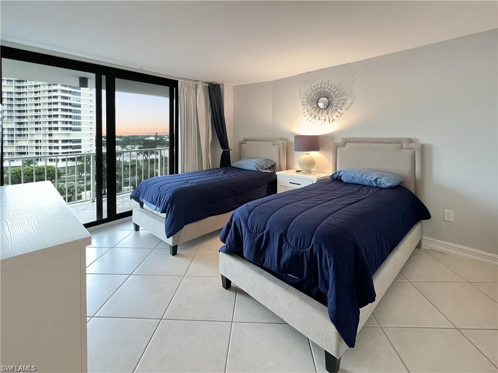 320 Seaview CT 608