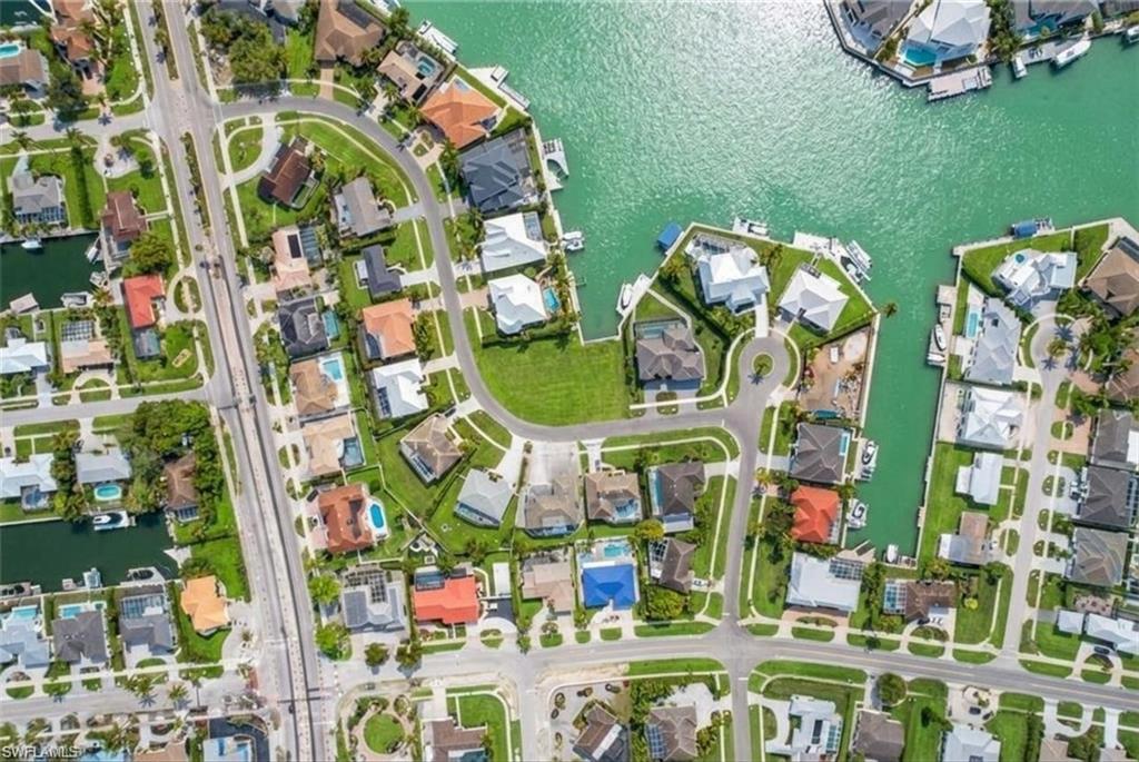 711 Fairlawn CT