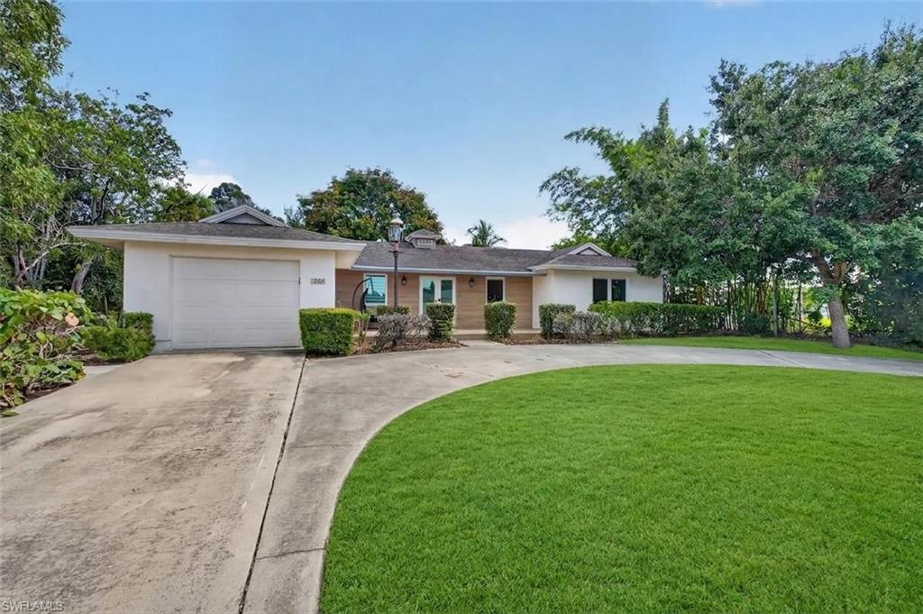 1225 Fruitland AVE