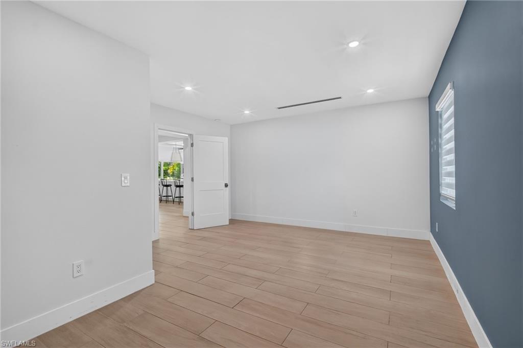 1225 Fruitland AVE