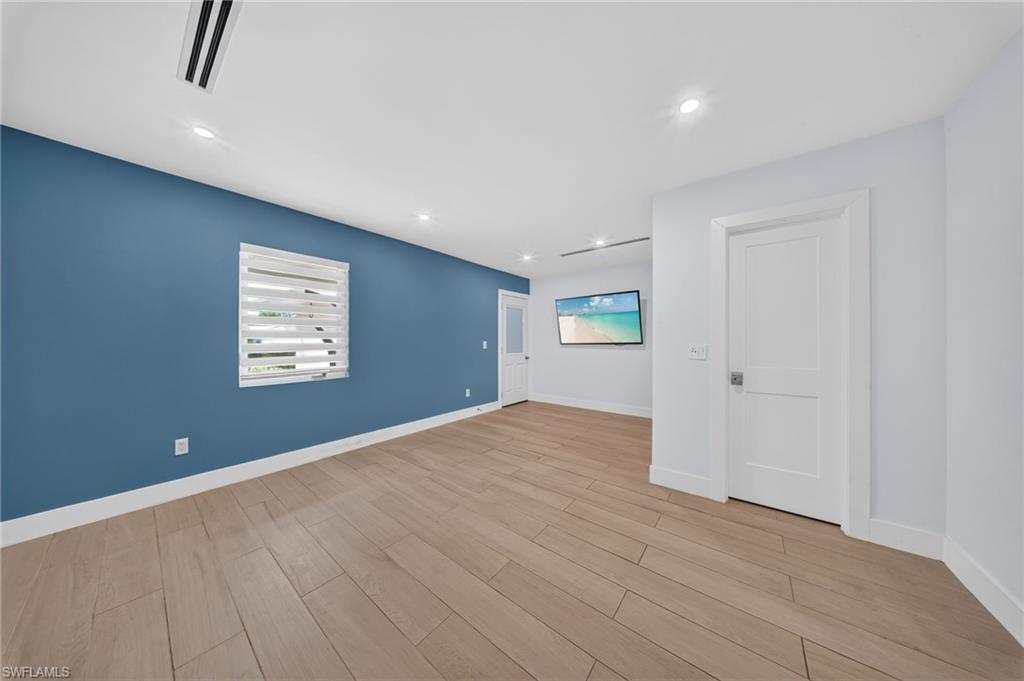 1225 Fruitland AVE