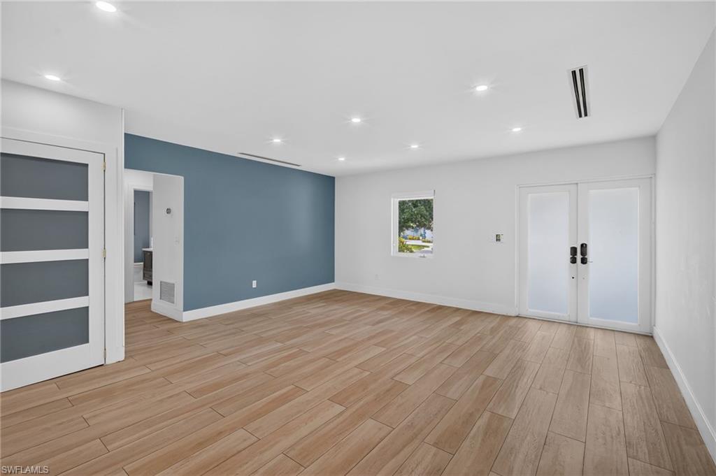 1225 Fruitland AVE