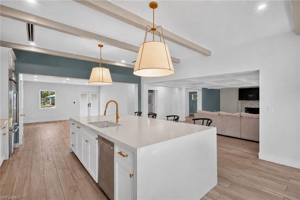 1225 Fruitland AVE