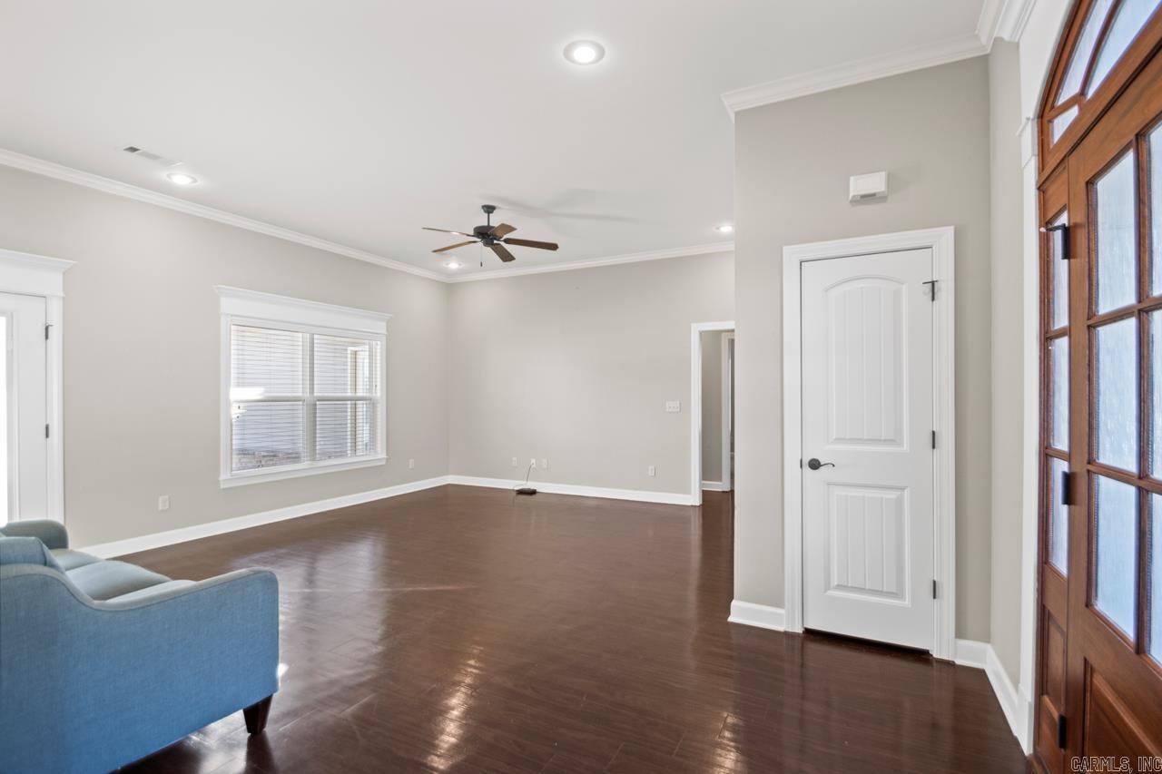 10517 W Sardis