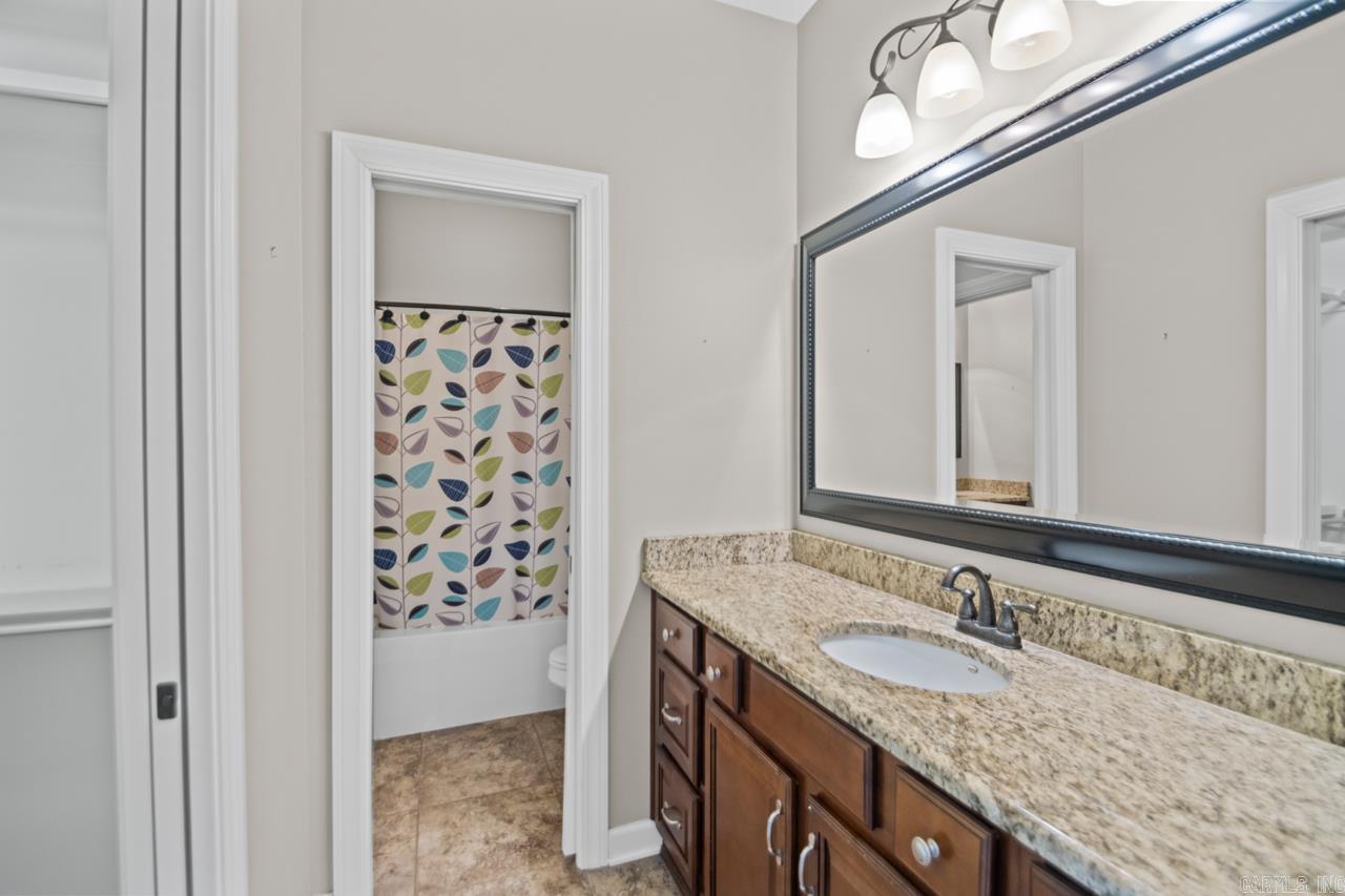 10517 W Sardis