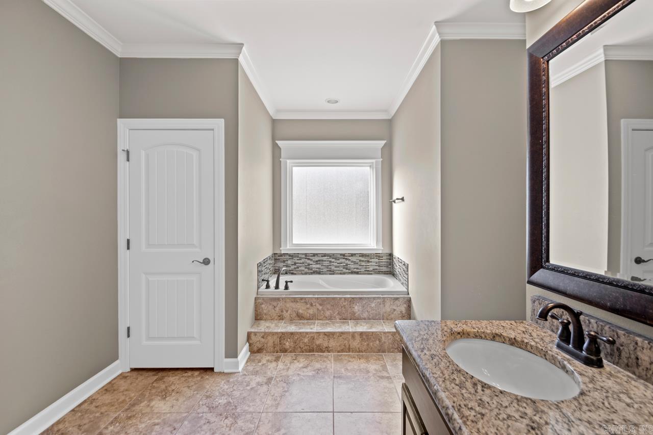 10517 W Sardis