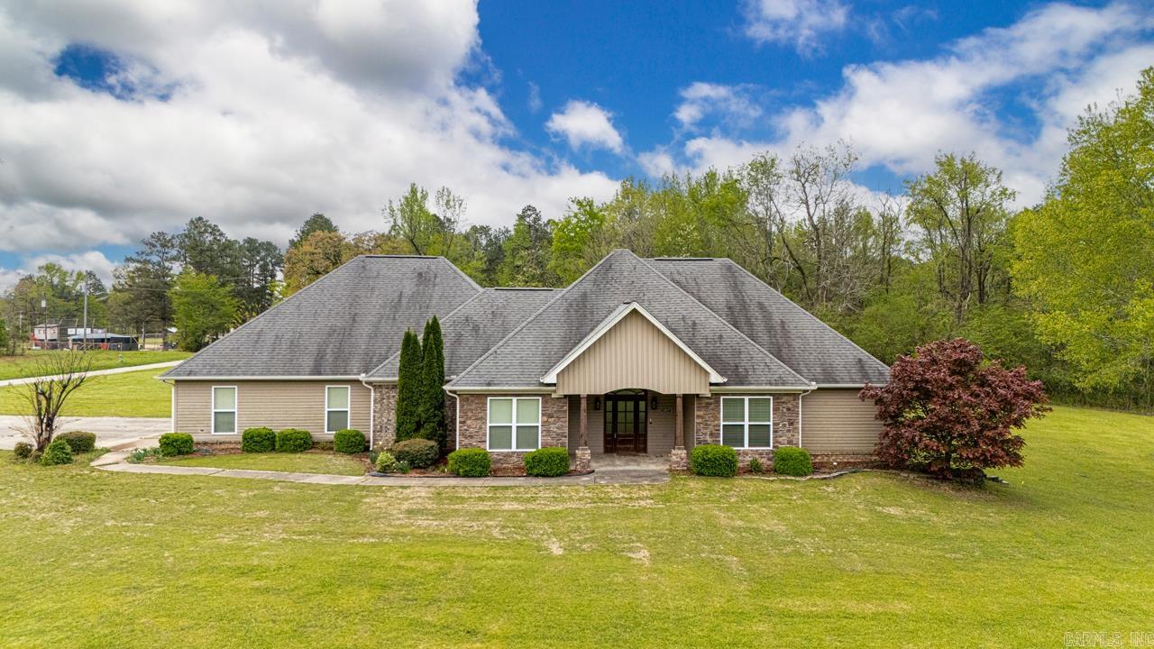 10517 W Sardis