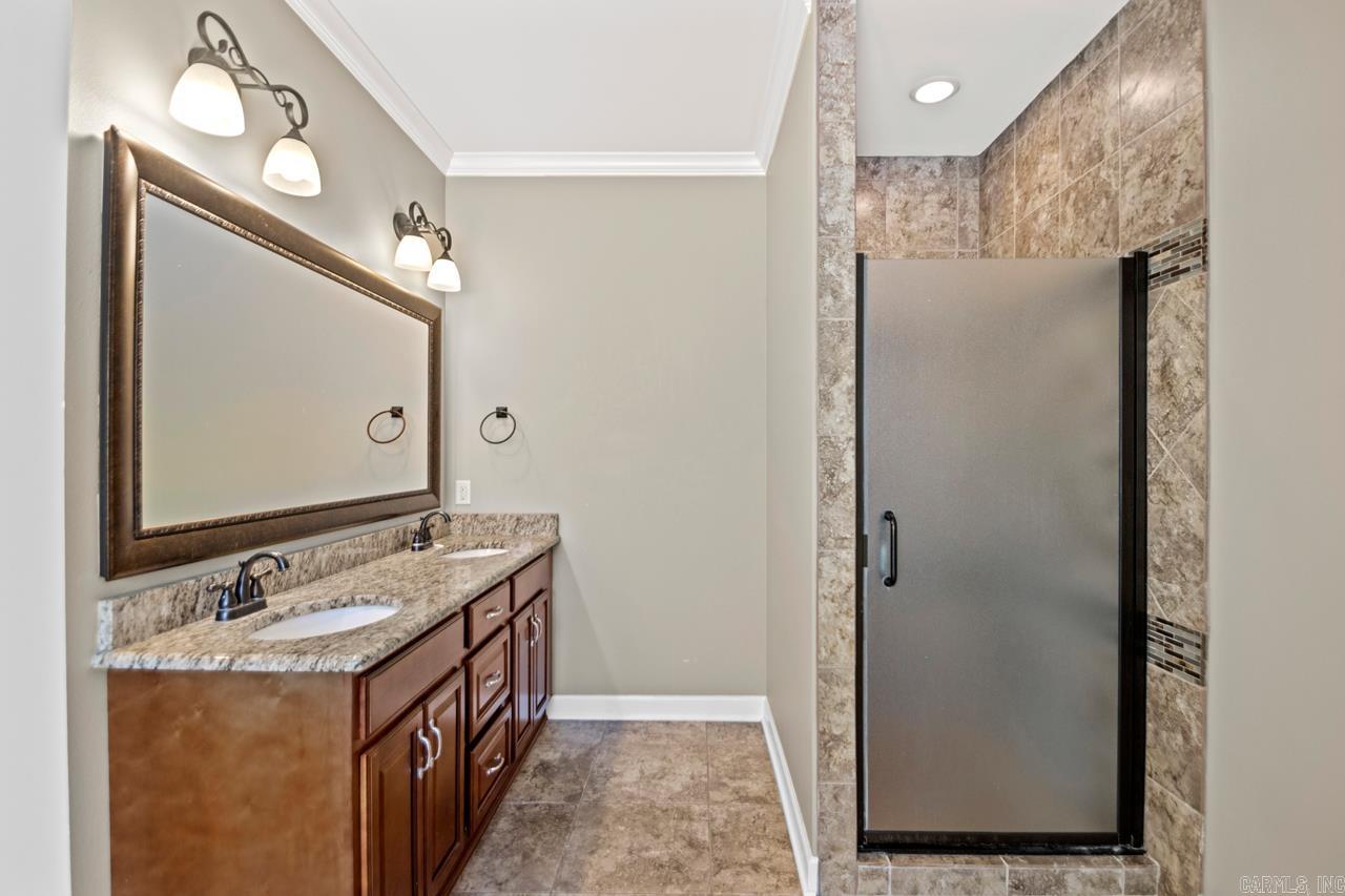 10517 W Sardis