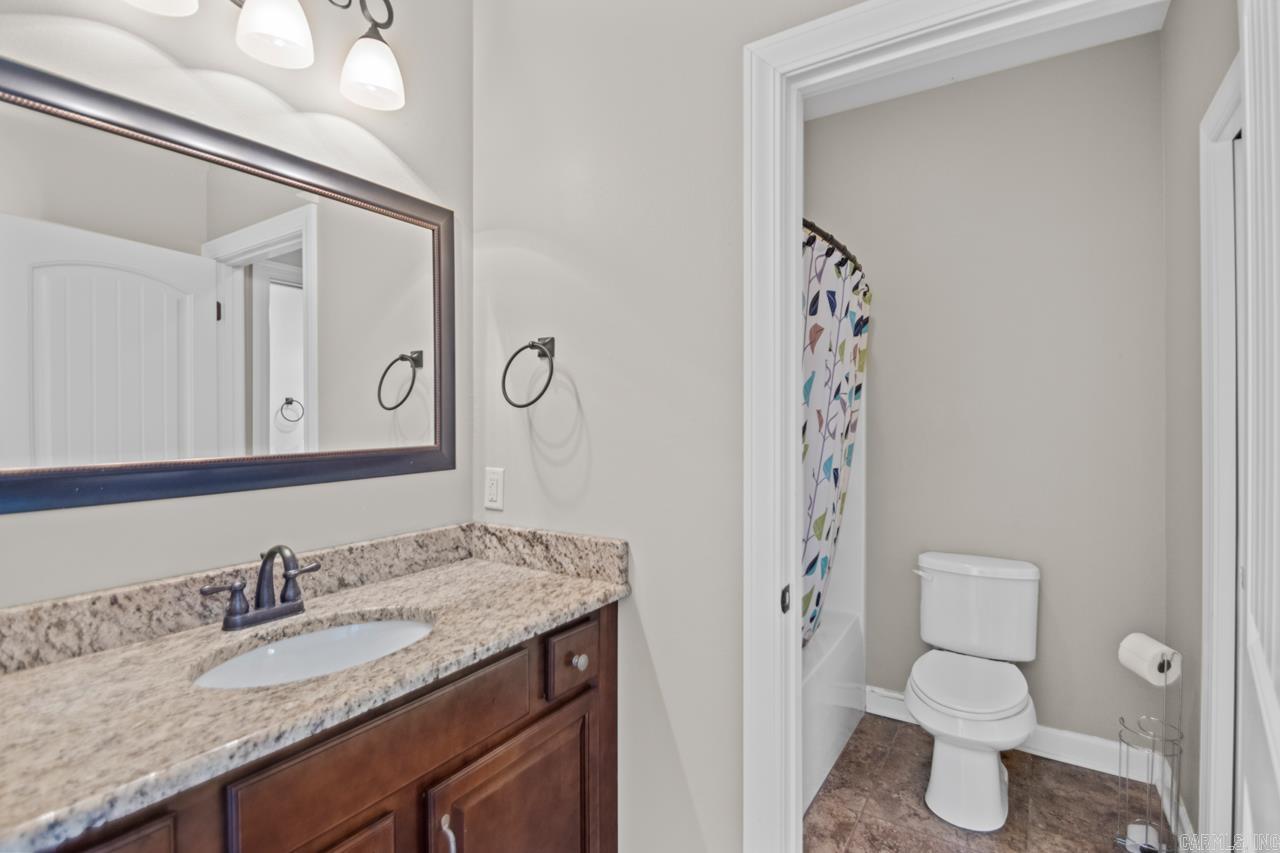 10517 W Sardis