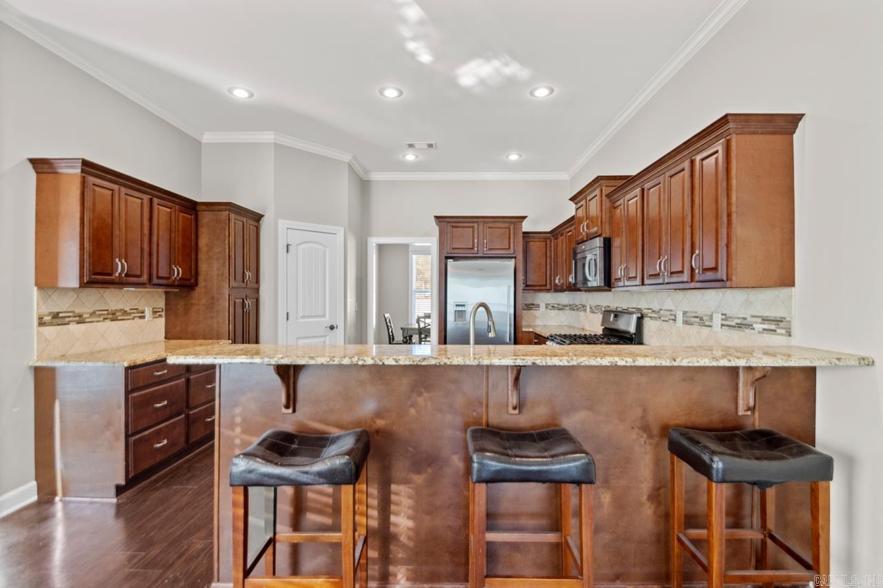 10517 W Sardis