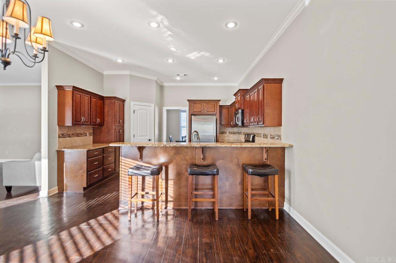 10517 W Sardis