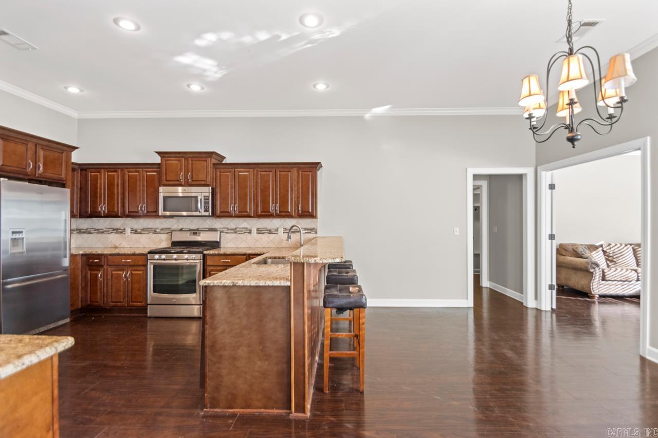10517 W Sardis