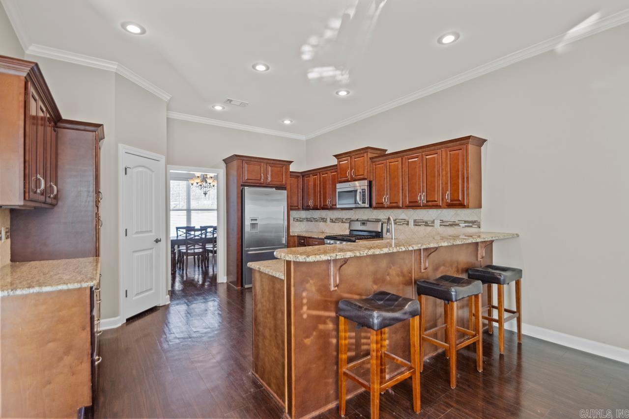 10517 W Sardis
