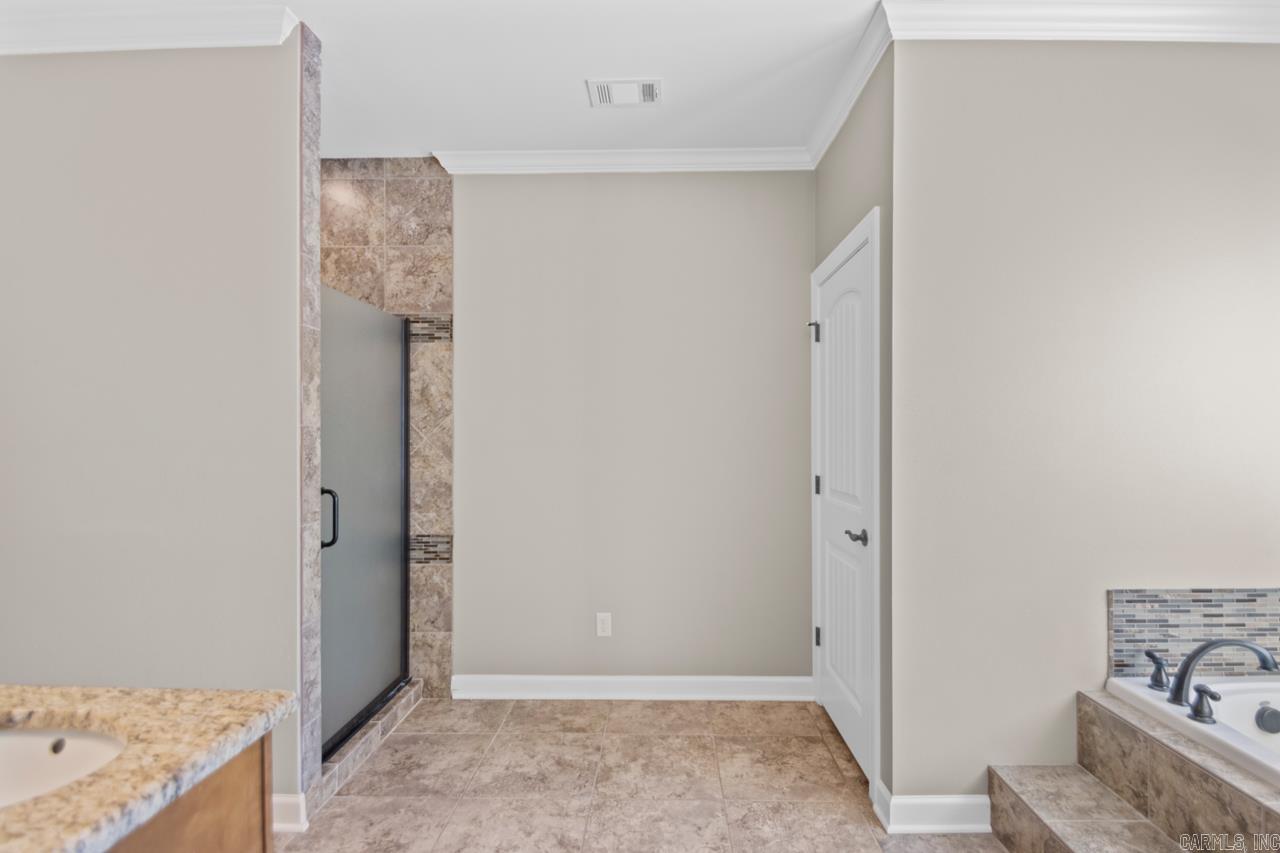 10517 W Sardis