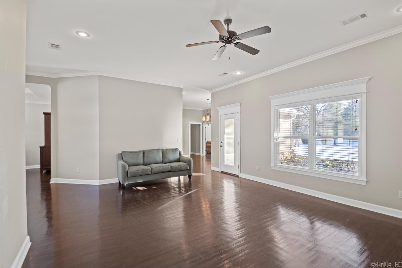 10517 W Sardis