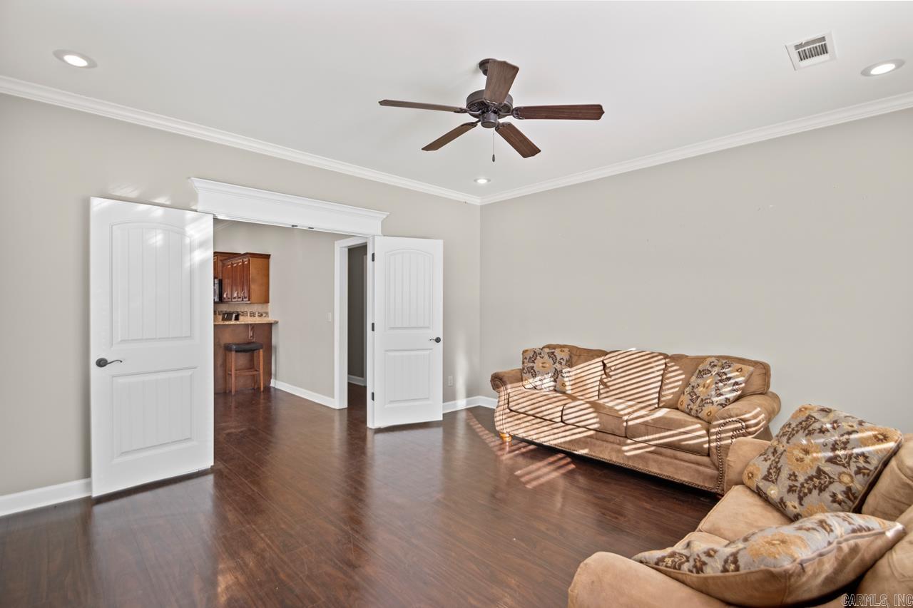 10517 W Sardis