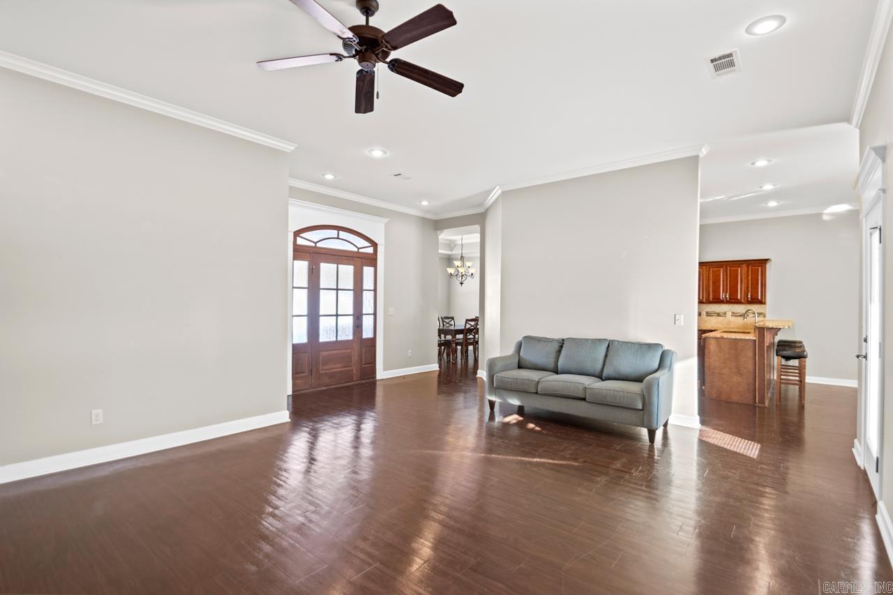 10517 W Sardis