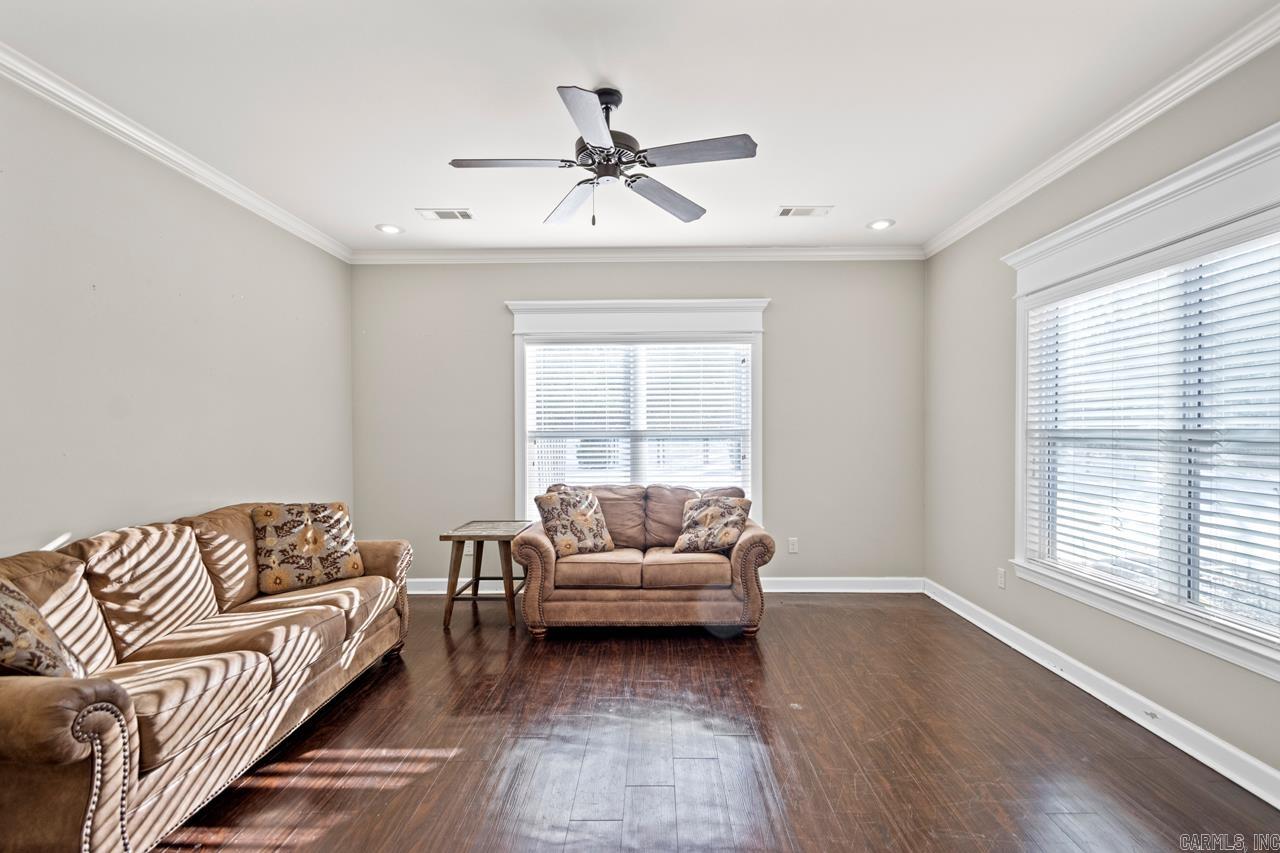 10517 W Sardis