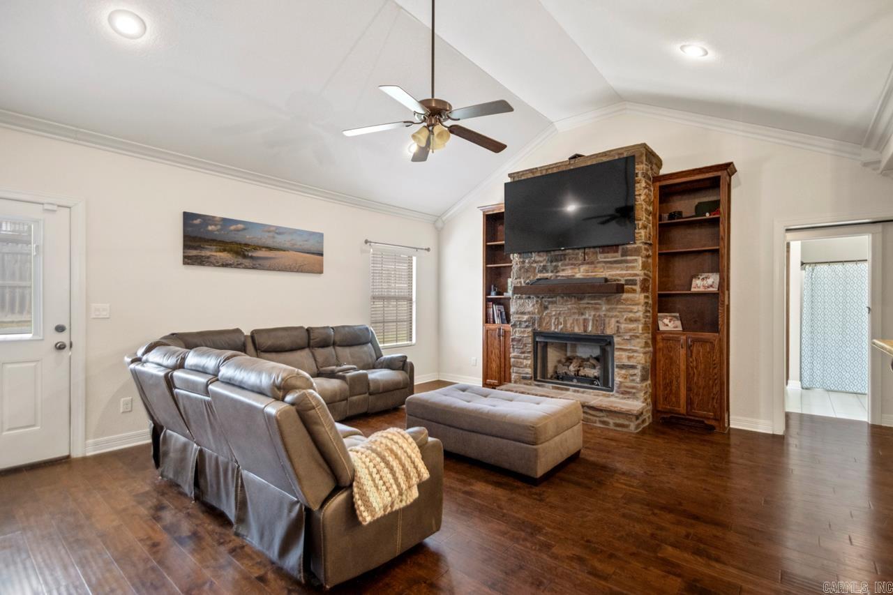 612 Surrey Lane