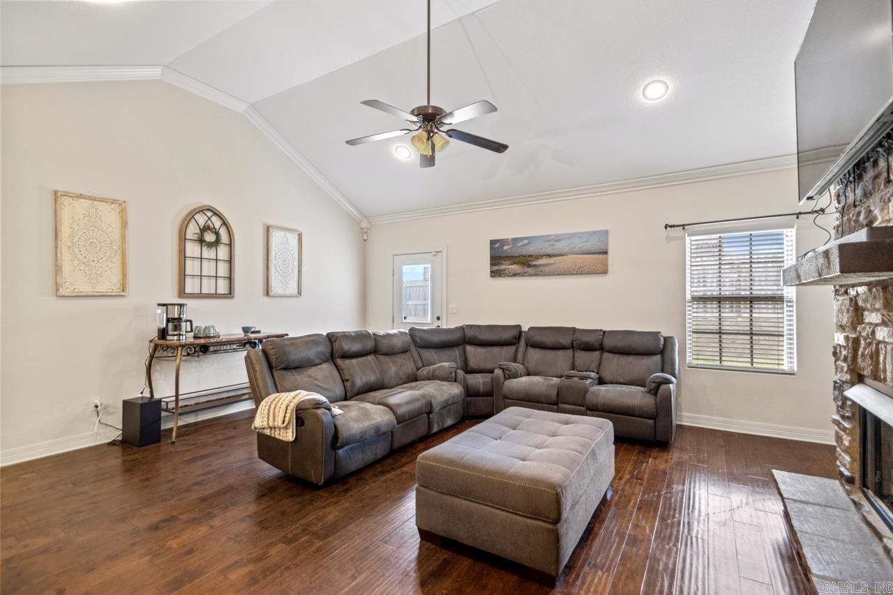 612 Surrey Lane
