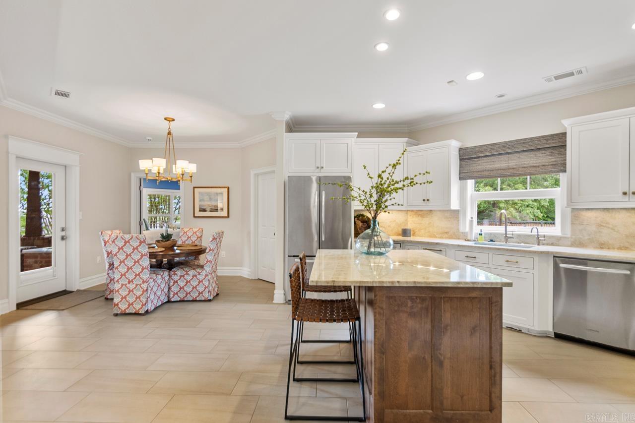 1212 Kenwood Road