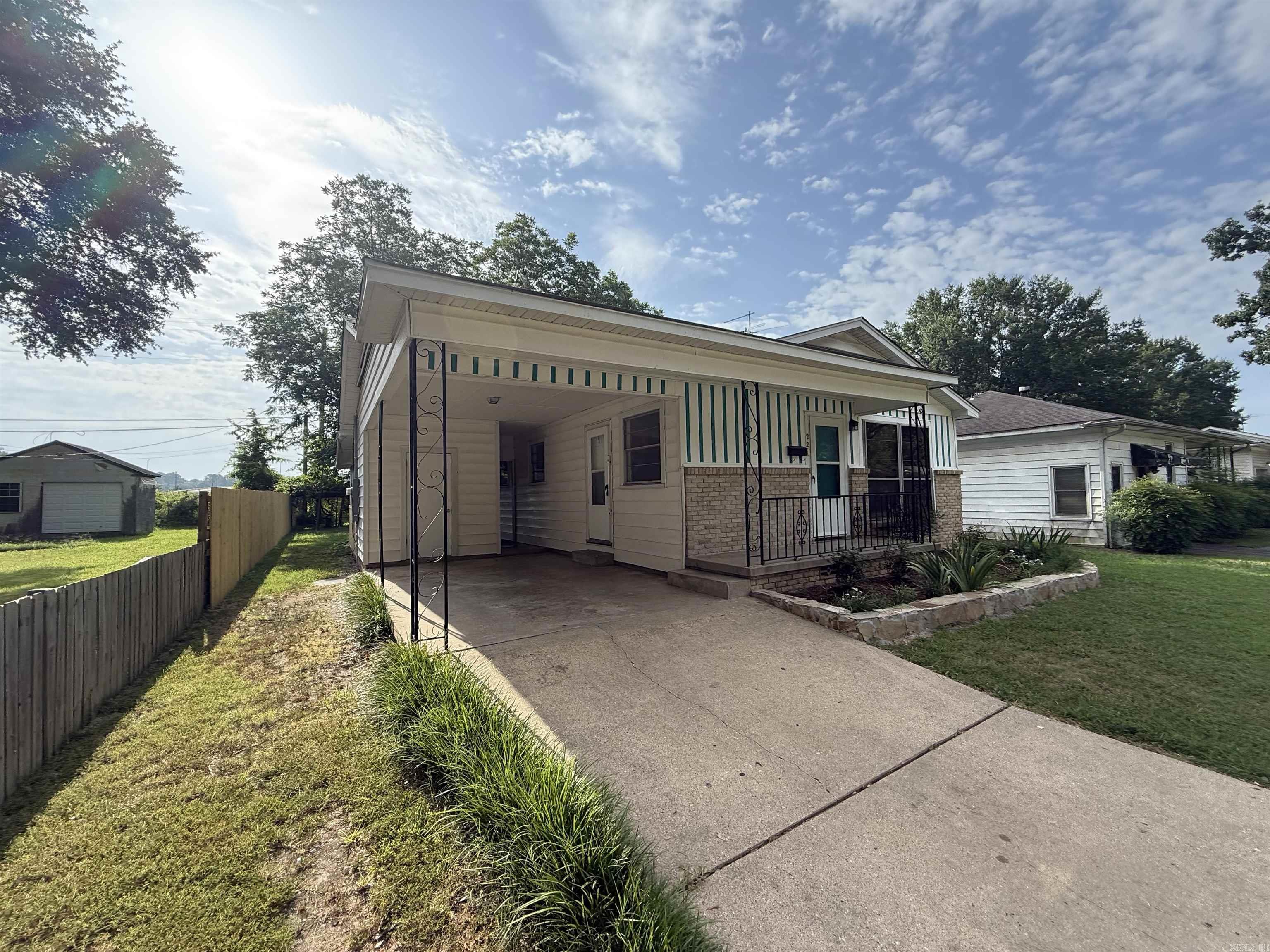 221 Crouch Street