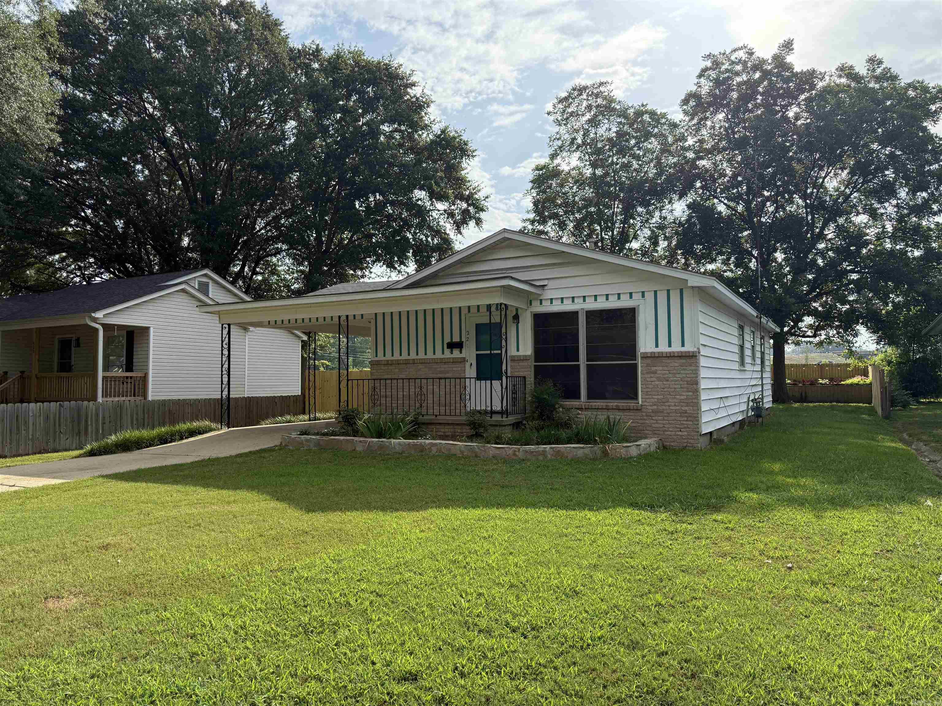 221 Crouch Street