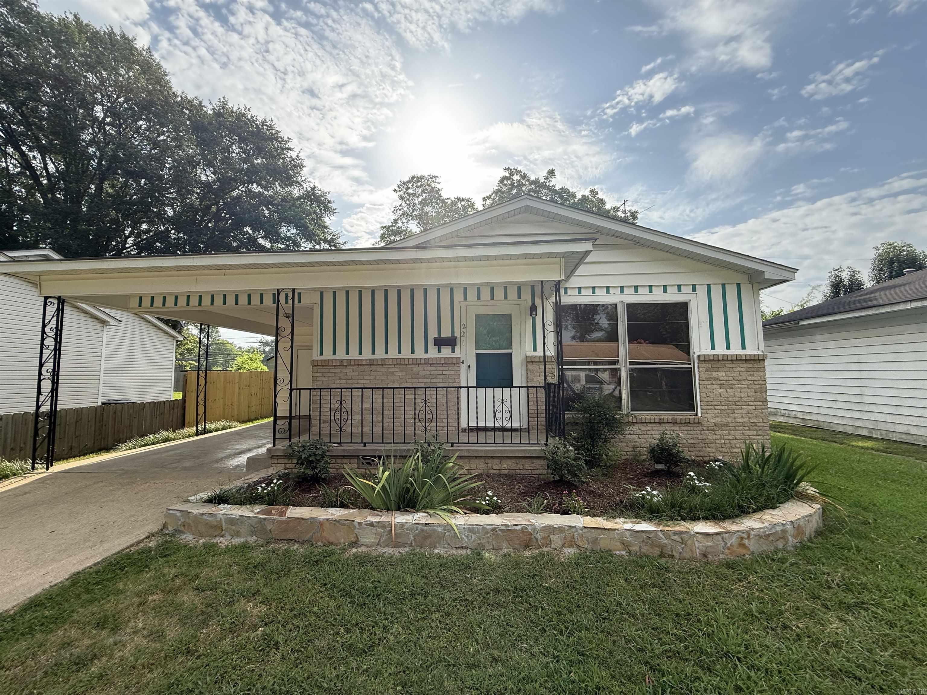 221 Crouch Street