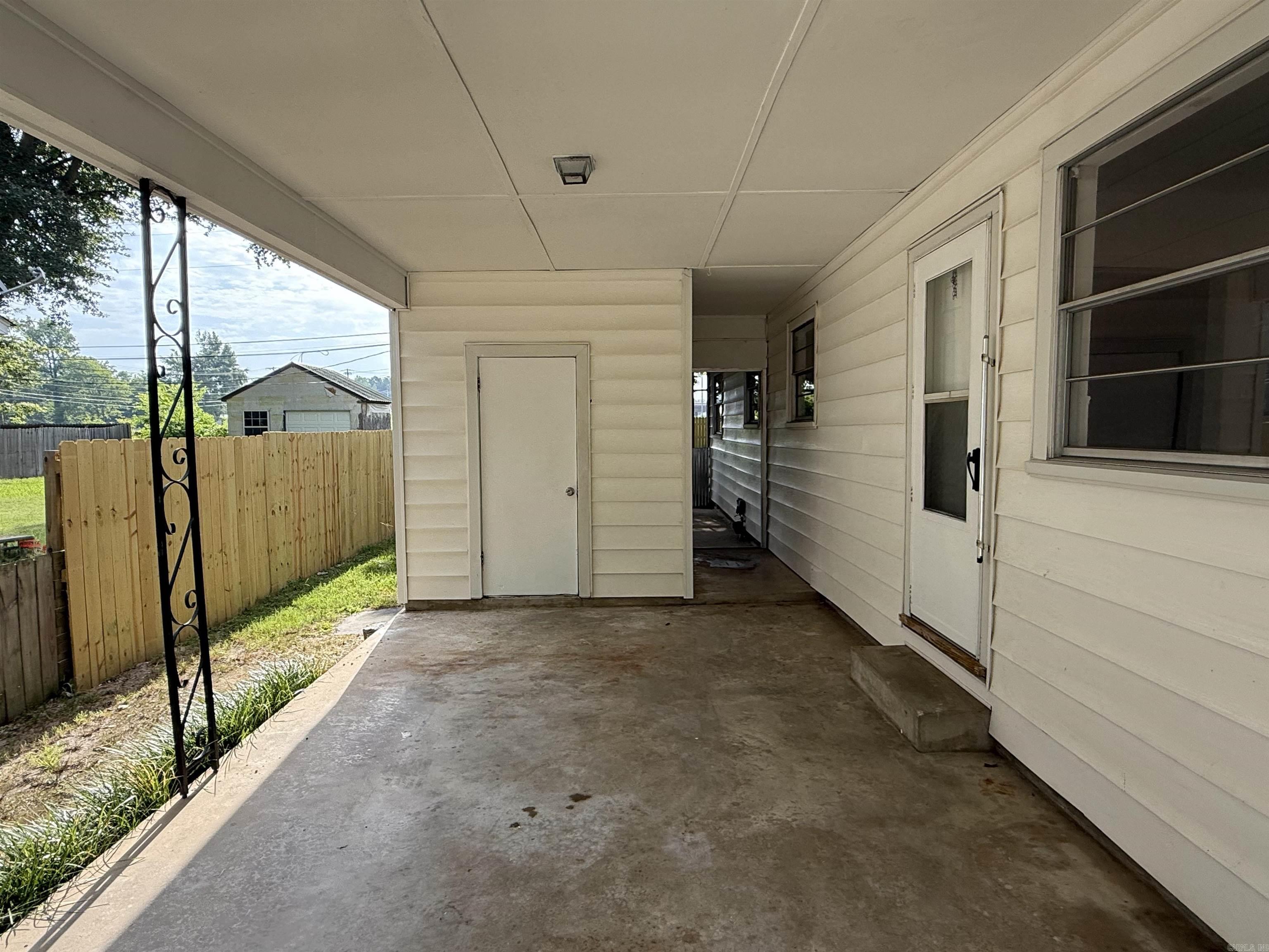221 Crouch Street