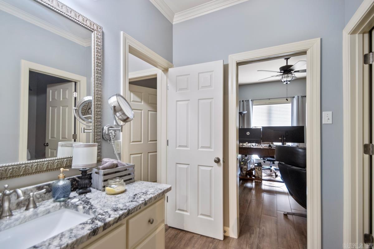 7509 Union Square