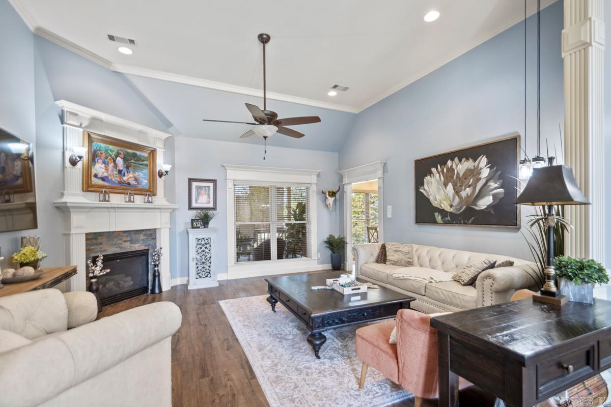 7509 Union Square