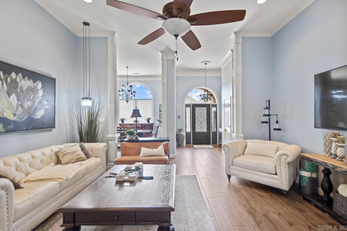 7509 Union Square