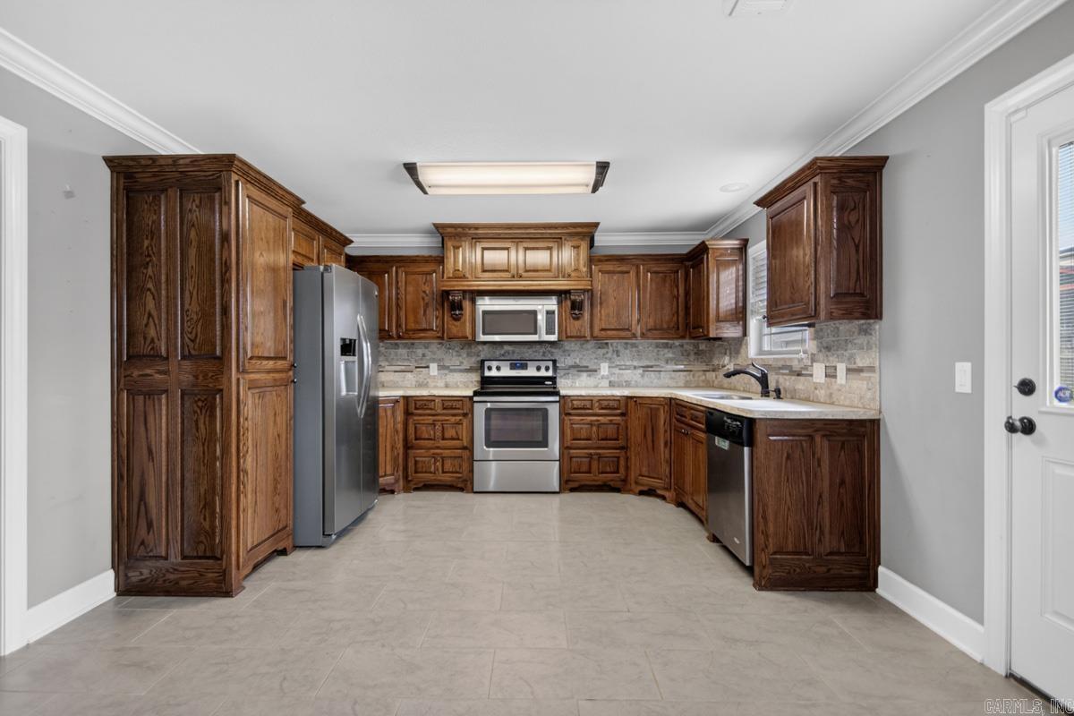 608 Surrey Lane