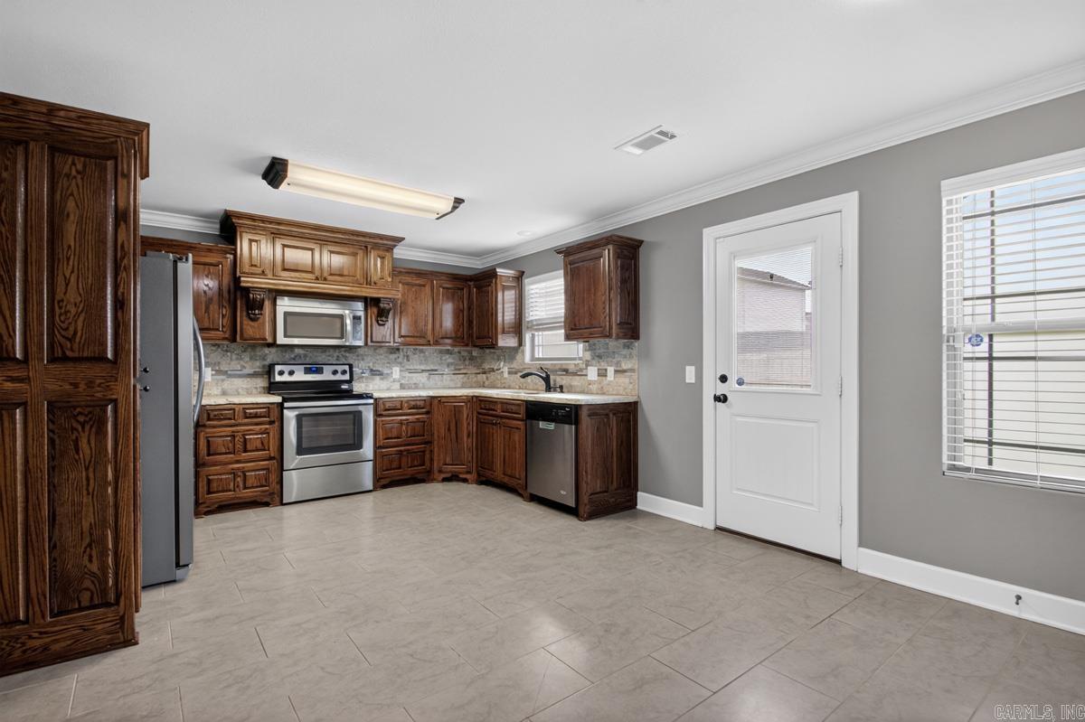 608 Surrey Lane