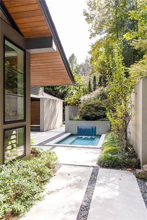 5270 Mount Vernon Parkway