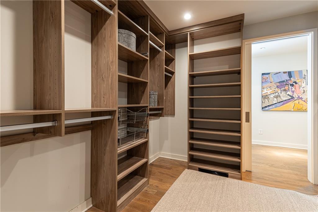 5270 Mount Vernon Parkway