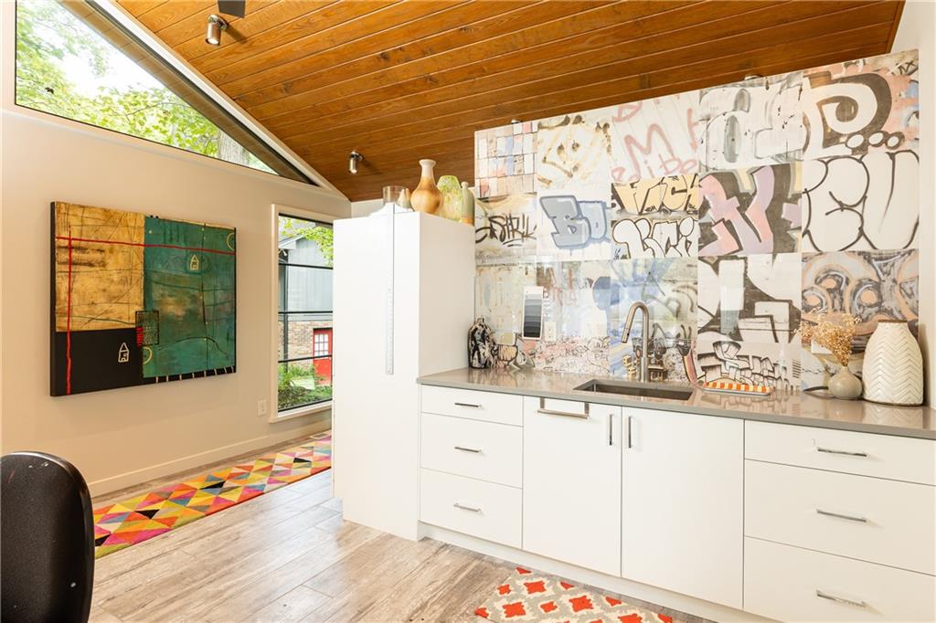 5270 Mount Vernon Parkway