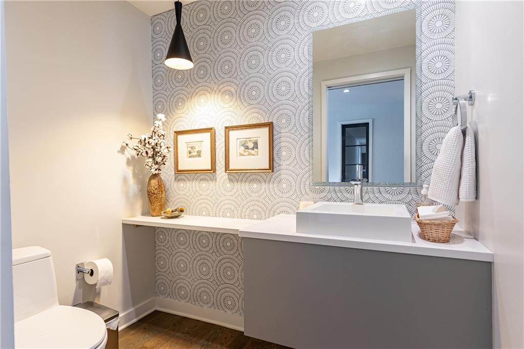 5270 Mount Vernon Parkway