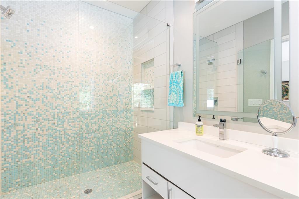 5270 Mount Vernon Parkway