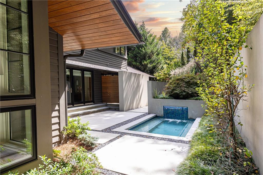 5270 Mount Vernon Parkway