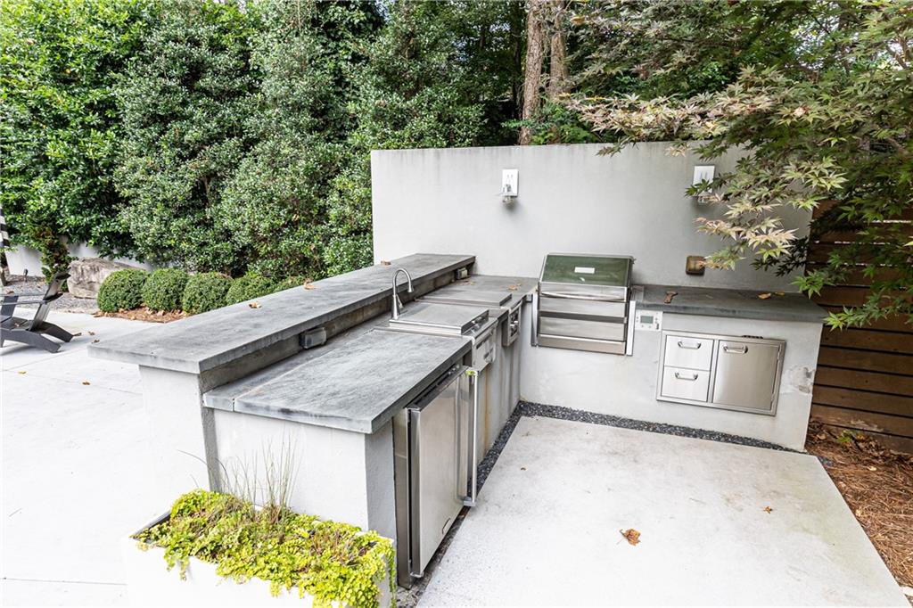 5270 Mount Vernon Parkway