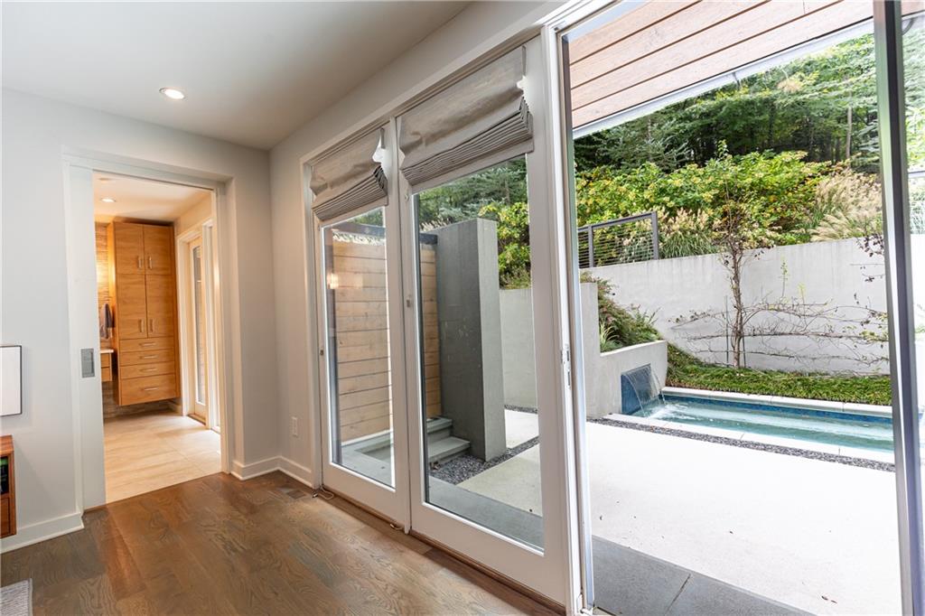 5270 Mount Vernon Parkway