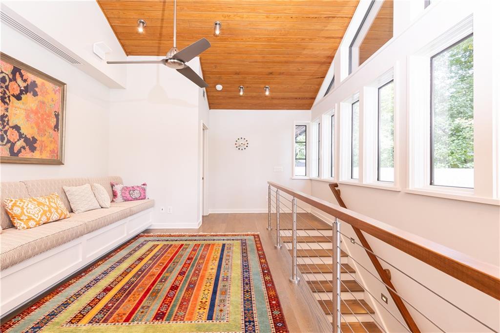 5270 Mount Vernon Parkway