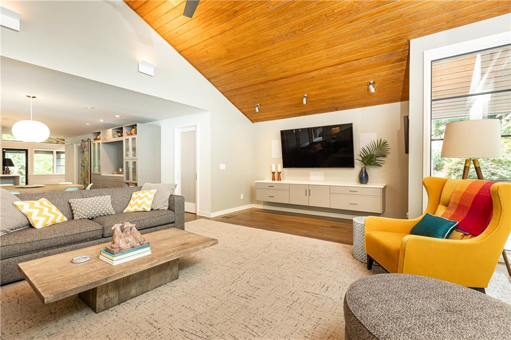 5270 Mount Vernon Parkway