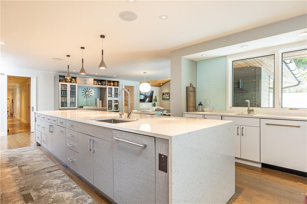 5270 Mount Vernon Parkway