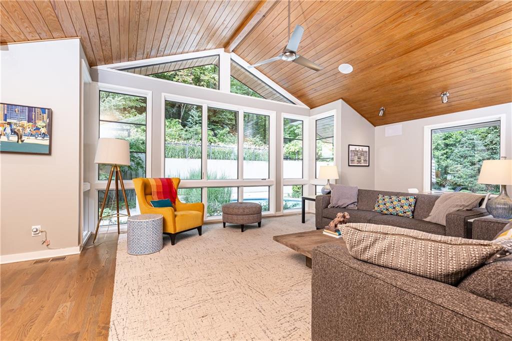 5270 Mount Vernon Parkway