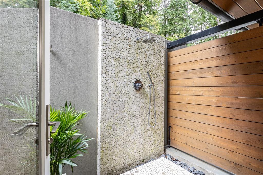 5270 Mount Vernon Parkway