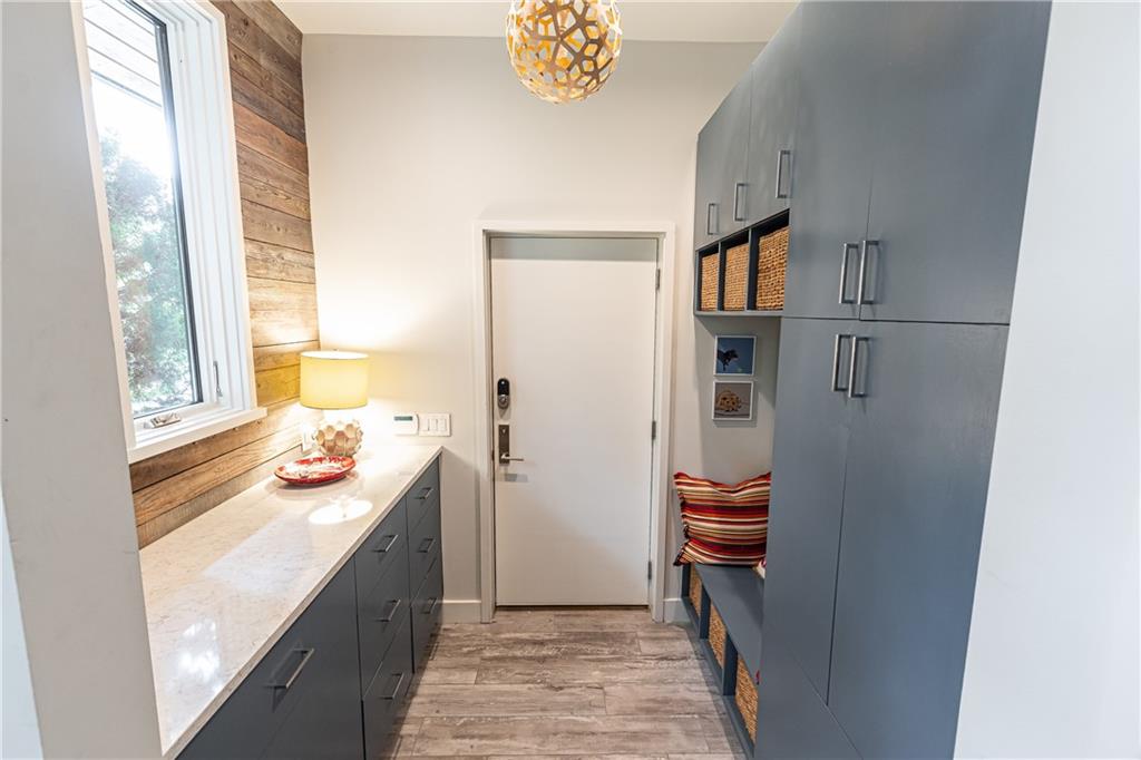 5270 Mount Vernon Parkway