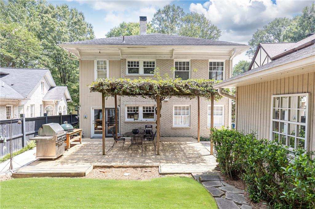 116 Huntington Road NE